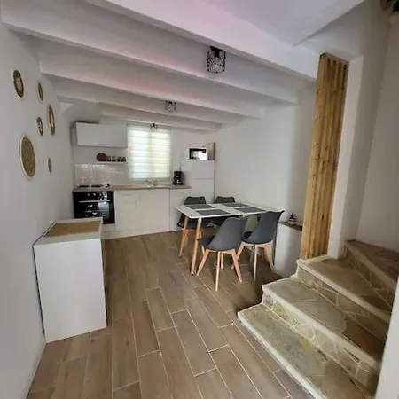 Apartment Paisible Maison De Village Avec Terrasse *
